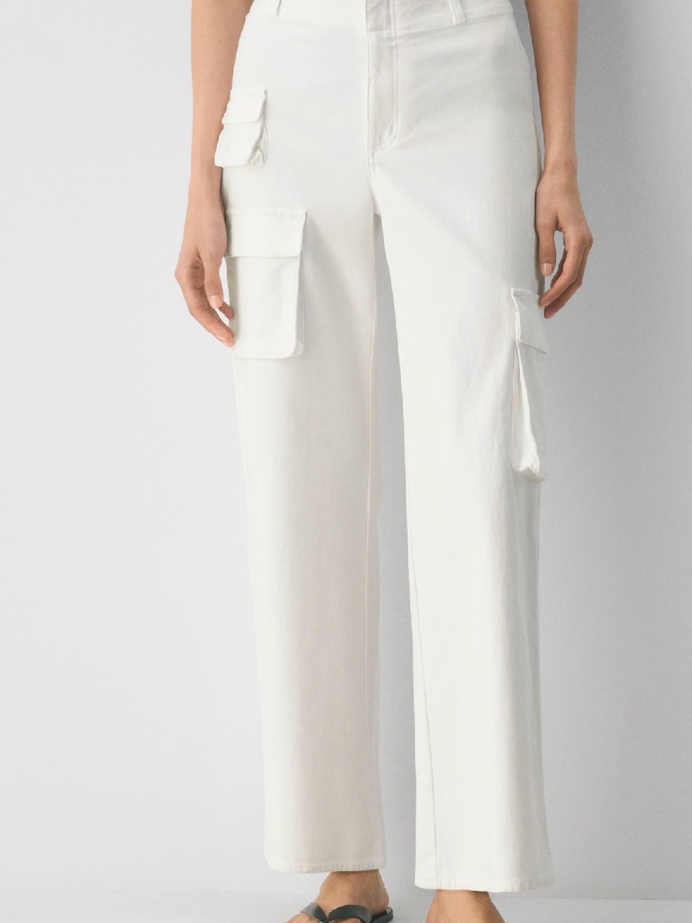 Wilfred / Aritzia Free White Cargo Pocket Wide-Leg Pants